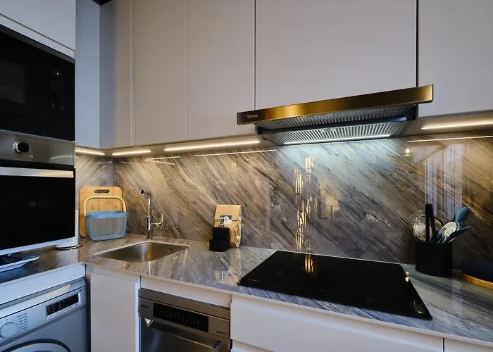 El Amarre - Estilo Náutico En El Puerto Deportivo - Grupo Querbes * Gijón