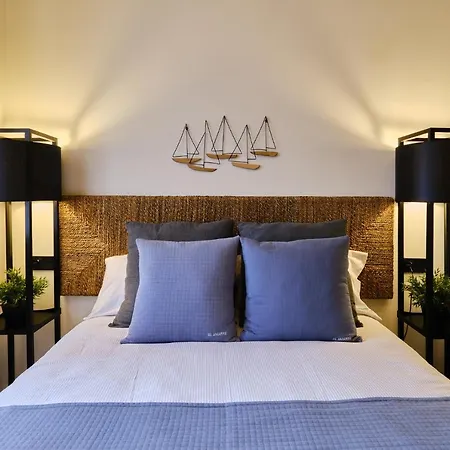 El Amarre - Estilo Nautico En El Puerto Deportivo - Grupo Querbes * Χιχόν